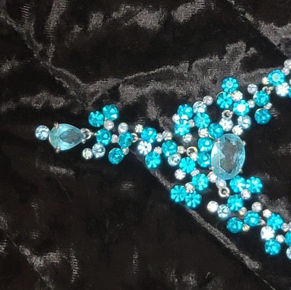 Genuine Aqua Crystal necklace set. - Picture 2 of 5